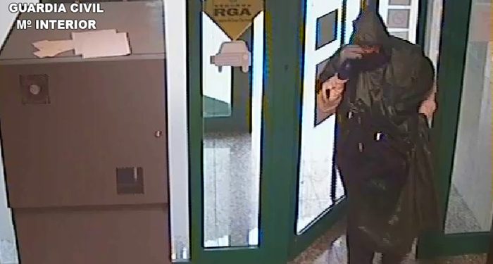La Guardia Civil detiene al autor de un atraco a un banco en Villanueva de la Jara