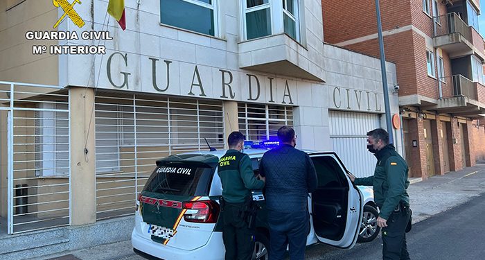 La Guardia Civil detiene en Almadrones a dos personas por tráfico de drogas
