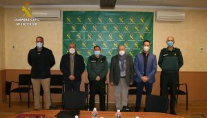 La Guardia Civil se reúne con la asociación de estanqueros de Cuenca