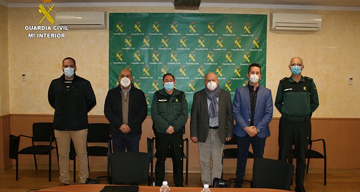 La Guardia Civil se reúne con la asociación de estanqueros de Cuenca