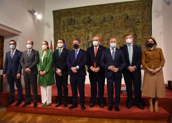 La Junta y las cinco capitales firman un acuerdo pionero a nivel europeo que movilizará 2,2 millones de euros a favor de los bosques de la región