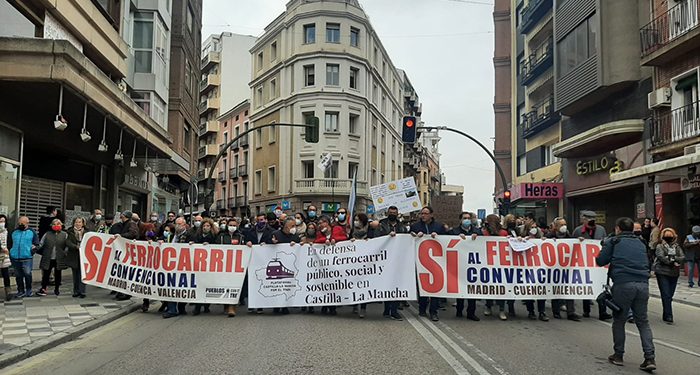 El tren en el Supremo 1 La Plataforma en Defensa del Ferrocarril asegura que Dolz manifestó su voluntad de cesar el servicio de viajeros y desmantelar el ferrocarril