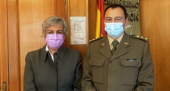 La subdelegada del Gobierno en Cuenca visita al subdelegado de Defensa