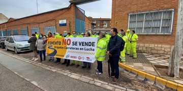 Las Brigadas de Carreteras de Fomento se concentran en 27 parques y talleres de la región contra la privatización de su trabajo