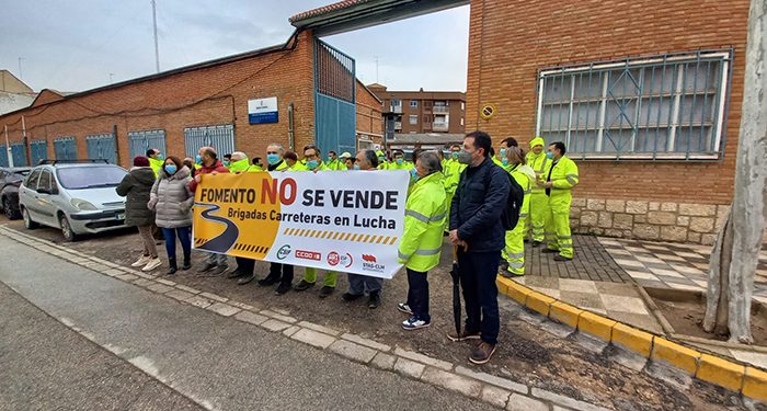 Las Brigadas de Carreteras de Fomento se concentran en 27 parques y talleres de la región contra la privatización de su trabajo