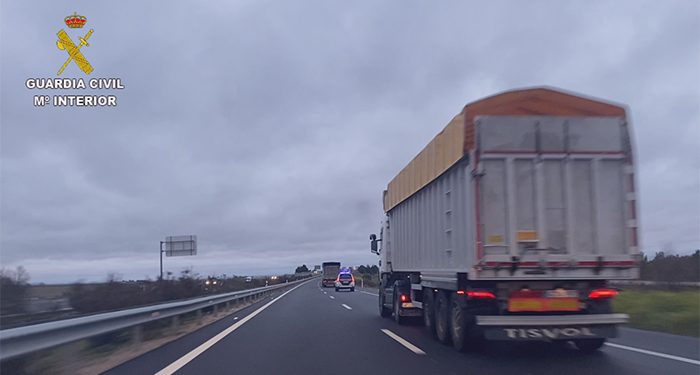 Las Fuerzas y Cuerpos de Seguridad del Estado han realizado más de 700 servicios de escolta a convoyes en Castilla-La Mancha 1 Las Fuerzas y Cuerpos de Seguridad del Estado han realizado más de 700 servicios de escolta a convoyes en Castilla-La Mancha