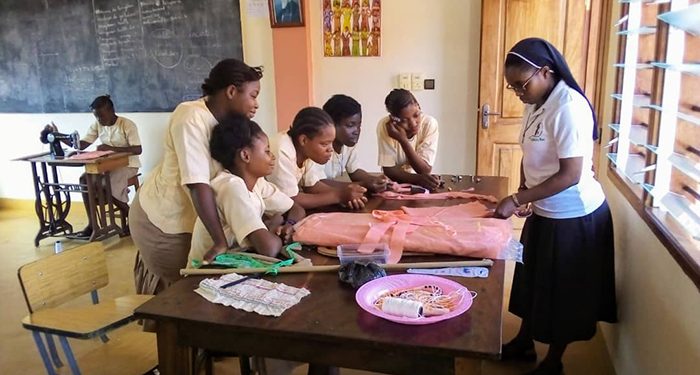 Las mujeres en situación de exclusión en Benín reciben ayudas y formación con un proyecto de Cáritas Cuenca y Diputación provincial