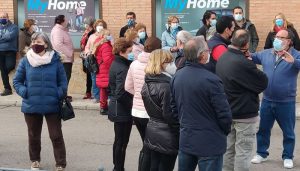 Los vecinos de Fontanar reclaman a Caixa que revierta el cierre parcial y vuelva a abrir la oficina todos los días