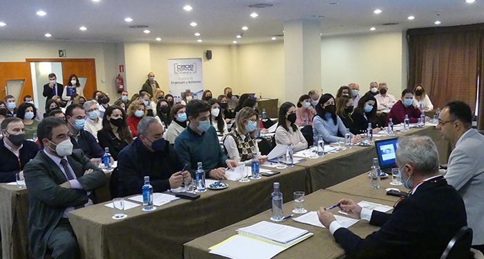 Más de setenta empresarios conquenses asisten a la jornada sobre contratación tras la reforma laboral 1 Más de setenta empresarios conquenses asisten a la jornada sobre contratación tras la reforma laboral