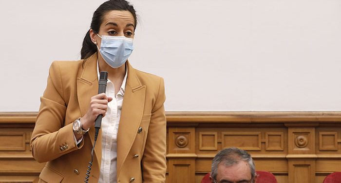 Roldán acusa a Page de “elegir al Psoe antes que a los conquenses” y pregunta por qué antes defendía el tren y ahora lo cierra