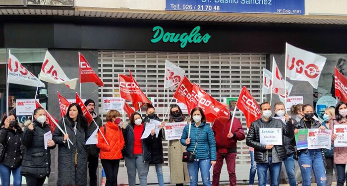 Seguimiento unánime en CLM de la huelga contra el ERE en Perfumerías Douglas