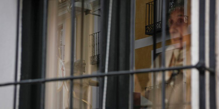 Y lo besó, de David Saiz Olivares, obra ganadora del XXII Concurso Fotográfico de la Soledad del Puente