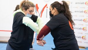 Trabajadoras de Amiab Cuenca se forman en la defensa personal a través de un taller que persigue además “crear vínculo”