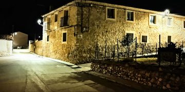 Tragacete renueva las antiguas luminarias por el led y ahorará el 50% de la factura eléctrica