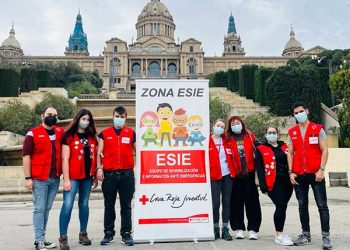 Tres voluntarios de Cruz Roja Cuenca refuerzan el “espacio de juego” habilitado en Cataluña para atender la llegada de niñas y niños ucranianos