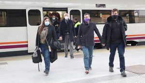 Unidas Podemos visita las provincias de Cuenca, Toledo y Valencia en tren ante el proyecto que quiere suprimir la línea convencional