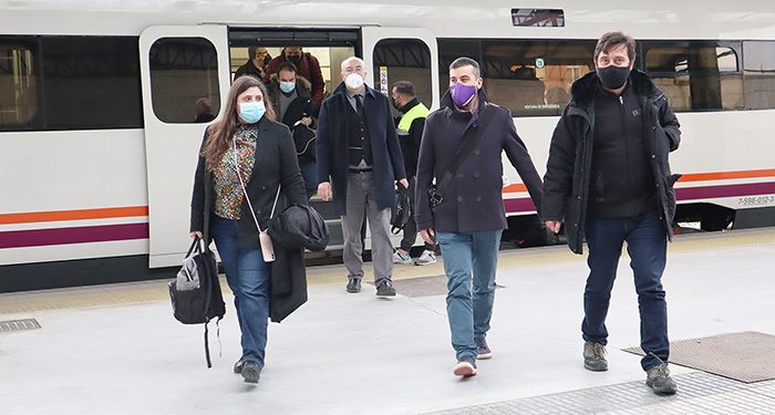 Unidas Podemos visita las provincias de Cuenca, Toledo y Valencia en tren ante el proyecto que quiere suprimir la línea convencional