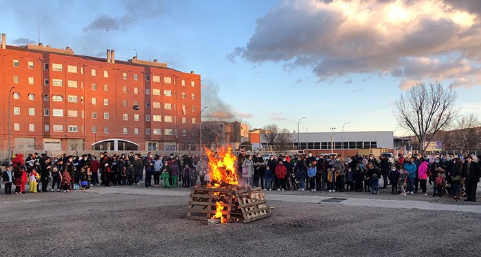 Variados disfraces y ambiente festivo rodean el Entierro de la Sardina, acto final del Carnaval 2022 de Cuenca