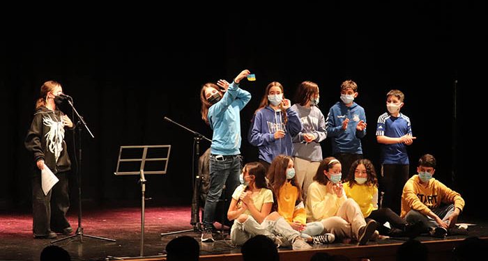 Versos, canciones, rap y un recuerdo a Ucrania desde Cabanillas, en el Día de la Poesía 2022