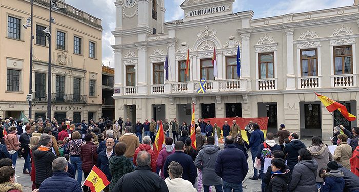 VOX reúne en Guadalajara a cientos de vecinos para pedir al Gobierno que baje los impuestos 1 VOX reúne en Guadalajara a cientos de vecinos para pedir al Gobierno que baje los impuestos