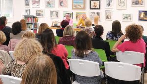 Alejandro Palomas abre en canal su escritura en su visita a Cabanillas