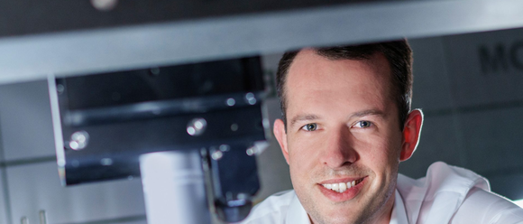 BASF logra un sólido EBIT antes de extraordinarios a pesar del significativo incremento de los precios de la energía y las materias primas 1 BASF logra un sólido EBIT antes de extraordinarios a pesar del significativo incremento de los precios de la energía y las materias primas