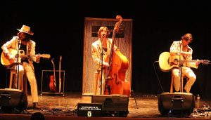 Brillante concierto en la noche acústica más «country» en Cabanillas