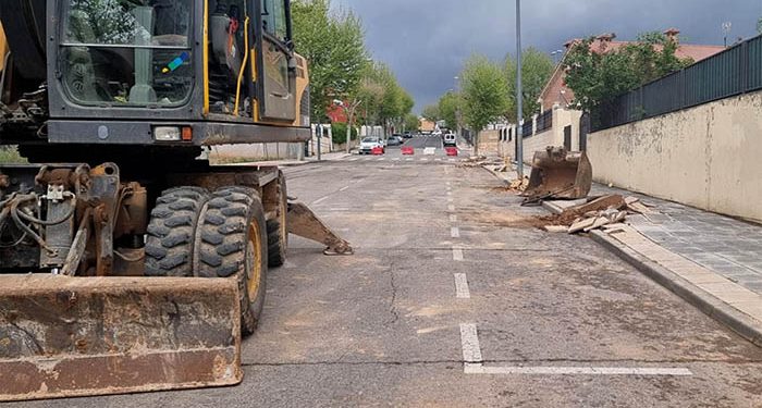 Comienzan unas obras de renovación de acerados en la calle Pico Ocejón de Cabanillas 1 Comienzan unas obras de renovación de acerados en la calle Pico Ocejón de Cabanillas