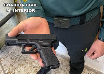 Conducía de forma temeraria por la A-2 y encima encañona con un arma simulada a la Guardia Civil ha sido detenido