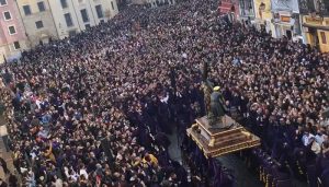 Dos traslados al hospital en la noche de Turbas en Cuenca