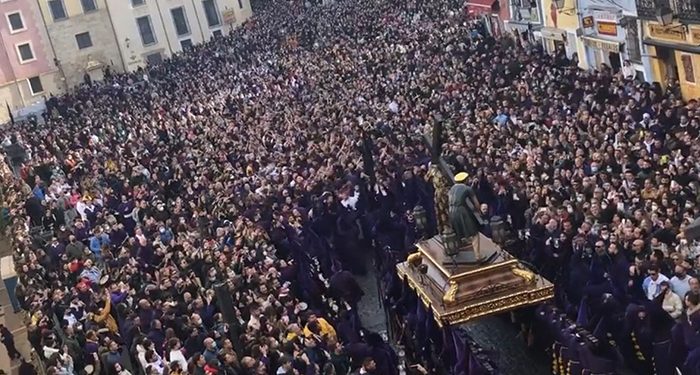 Dos traslados al hospital en la noche de Turbas en Cuenca