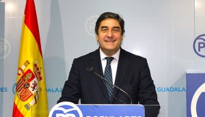 Echániz pide a Page que explique si aplaude lo que Sánchez y los socialistas hicieron ayer en el Congreso