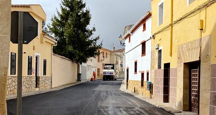 El Ayuntamiento de Huete invierte más de 200.000 euros en asfaltar varias calles y mejorar el urbanismo de Huete y pedanías