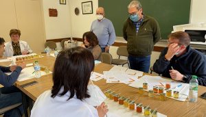 El Centro de Investigación Apícola de Marchamalo acoge la cata de las mieles que se presentan a los premios ´Gran Selección Campo y Alma´