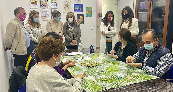 El Gobierno regional destina 1,2 millones de euros a la financiación de proyectos y programas de entidades de atención a personas afectadas de Parkinson y sus familiares 1 El Gobierno regional destina 1,2 millones de euros a la financiación de proyectos y programas de entidades de atención a personas afectadas de Parkinson y sus familiares