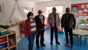 El Gobierno regional renueva ventanas del colegio de Fuentelencina