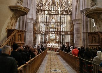 El Obispo de Cuenca celebra la Misa Crismal en la Catedral en la mañana del Miércoles Santo