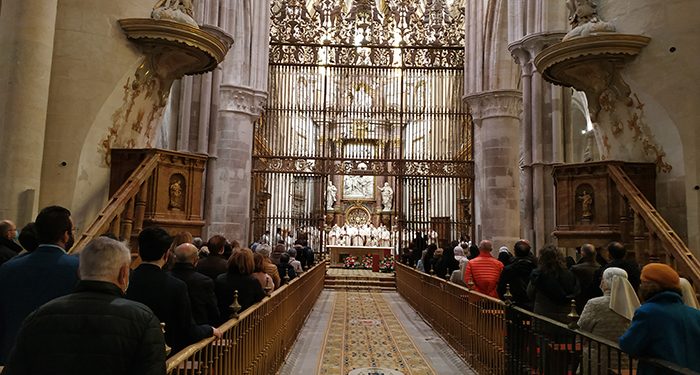 el obispo de cuenca celebra la misa crismal en la catedral en la manana del miercoles santo 1