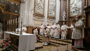 El Obispo de Cuenca celebra la Misa Crismal en la Catedral en la mañana del Miércoles Santo