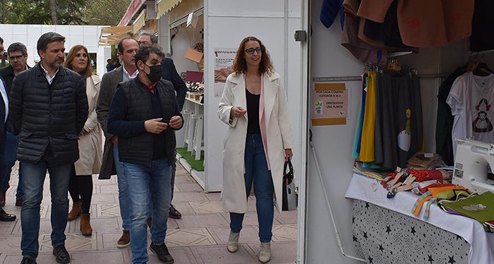 El Parque de La Concordia acoge desde hoy y hasta este domingo, 1 de mayo, la XXVI Feria de Artesanía de Primavera