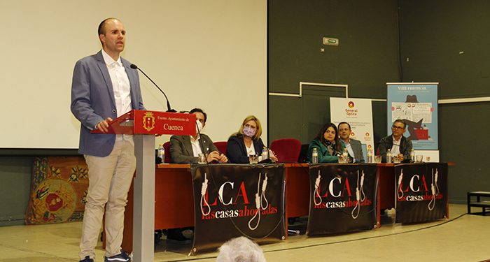 El periodismo, los detectives y la emotividad se cuelan en la jornada inaugural del VIII Festival de Las Casas Ahorcadas