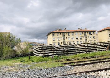 El PP denuncia que Adif se está llevando de Cuenca a otras partes de la región las traviesas destinadas a mejorar la línea de tren Madrid-Cuenca-Valencia El PP denuncia que Adif se está llevando de Cuenca a otras partes de la región las traviesas destinadas a mejorar la línea de tren Madrid-Cuenca-Valencia