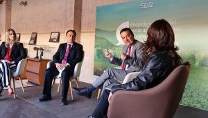 El relevo generacional, con más de 4.000 jóvenes ya incorporados, “es la principal apuesta del Gobierno regional en materia de agricultura y ganadería”