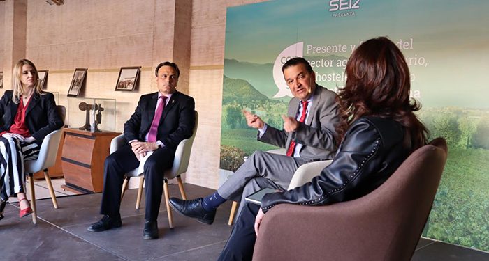 El relevo generacional, con más de 4.000 jóvenes ya incorporados, “es la principal apuesta del Gobierno regional en materia de agricultura y ganadería”