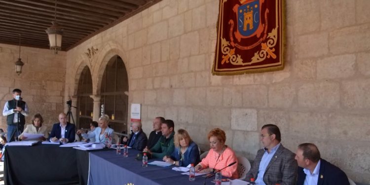 Adjudicadas las andas de la Virgen de Rus por 100.100 euros