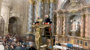 Multitudinaria recuperada Procesión del Silencio en una noche primaveral seguntina