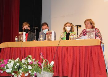 La biblioteca pública de Iniesta conmemora su 50 aniversario con la publicación del libro Biblioteca de iniesta. 50 años compartiendo lecturas La biblioteca pública de Iniesta conmemora su 50 aniversario con la publicación del libro Biblioteca de iniesta. 50 años compartiendo lecturas