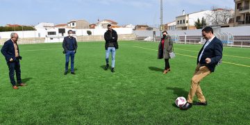 La Diputación de Cuenca invierte 168.000 euros en renovar el césped artificial del campo de fútbol de Motilla del Palancar