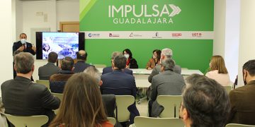 La embajadora de Túnez en España visita la oficina Impulsa Guadalajara
