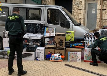 La Guardia Civil sorprende a tres personas desvalijando un camión en el polígono Gran Europa de Torija
